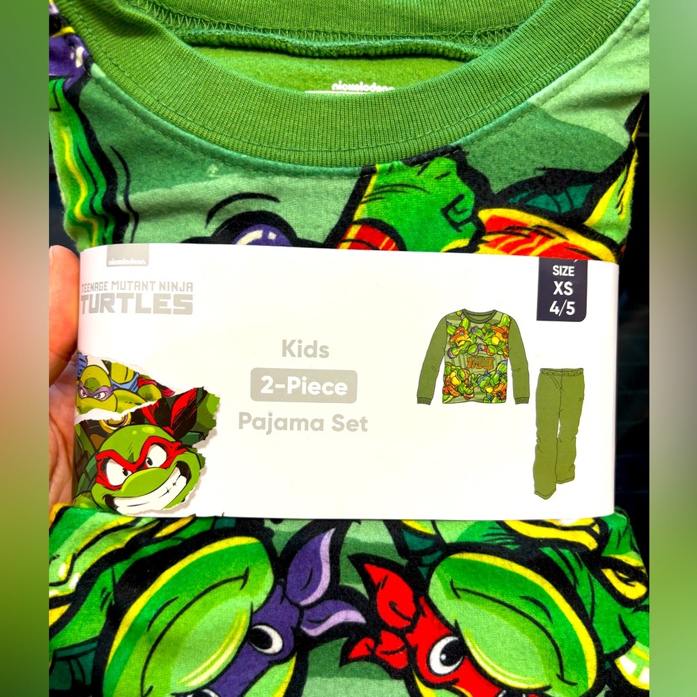 NWT Kids TMNT Size 4/5 Long Sleeved Soft Pajama Set